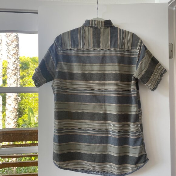 Free Planet Printed Short-Sleeve Button-Up Shirt in Vertical Stripes, Medium - Picture 2 of 7